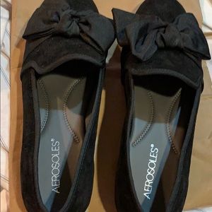 Black flat aerosoles. Velvet like material